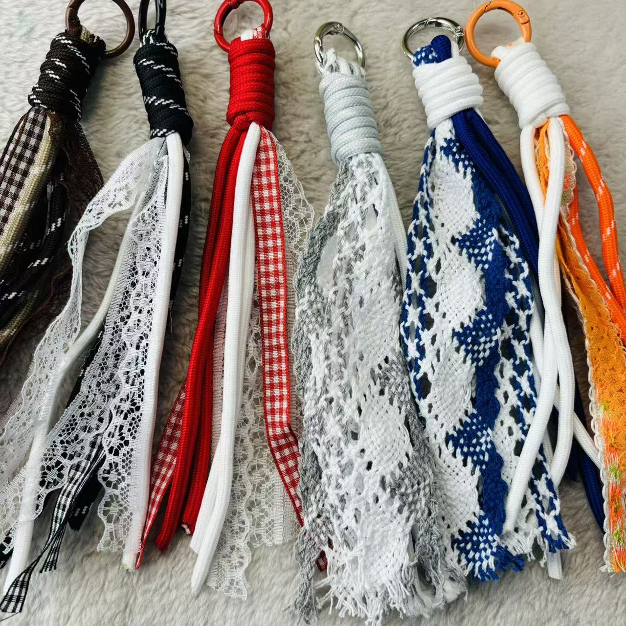 本物兎毛モフモフ＋紐ストラップ